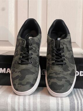 Steve Madden M-Martin Green Camo Fashion Sneakers Men’s 12 New in Box